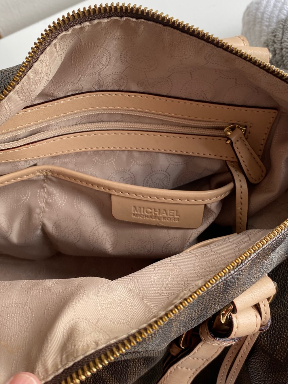 Michael Kors Grayson satchel bag in chocolate and cream leather - Picture 9 of 10